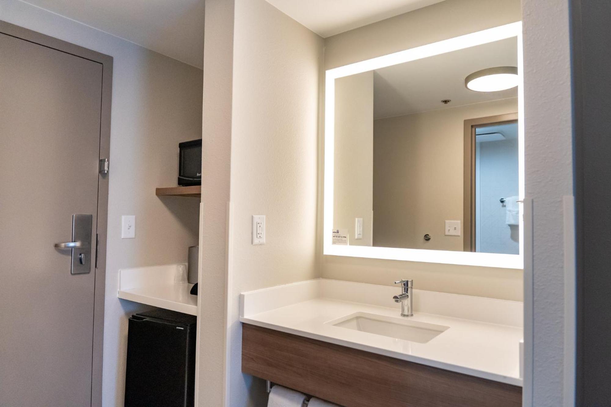 Holiday Inn Express Frazer - Malvern By Ihg Екстер'єр фото