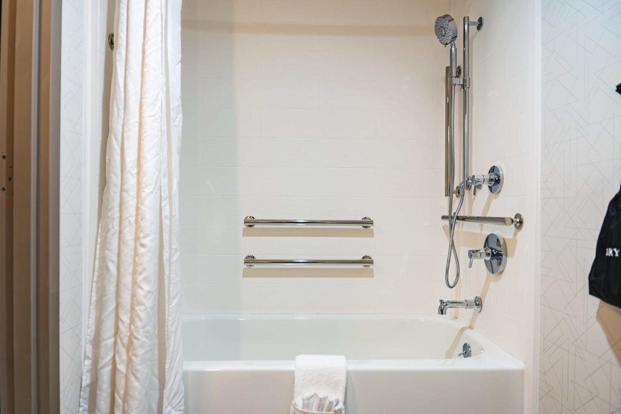 Holiday Inn Express Frazer - Malvern By Ihg Екстер'єр фото